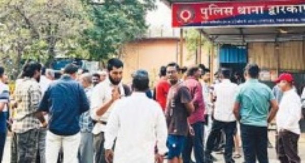 नाबालिग मिलने पहुंचे तो भीड़ ने पीटा