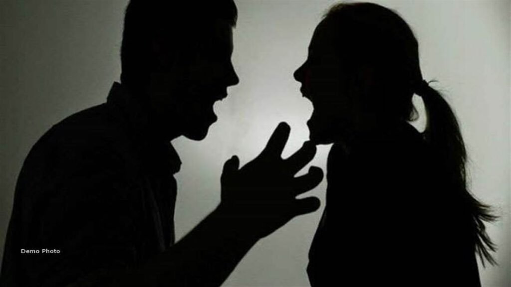 पति-पत्नी से मारपीट, कार में तोडफ़ोड़