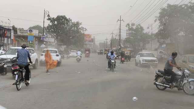 सुबह से तेज धूप, दोपहर में धूल भरी आंधी