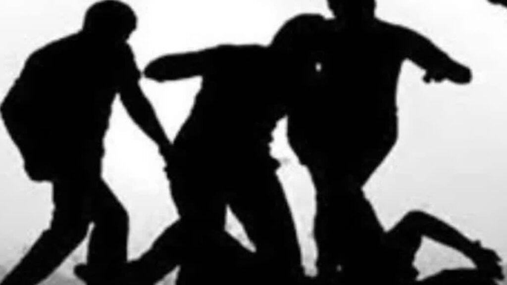 पिपलिया नप की पूर्व अध्यक्ष के बेटे पर रतलाम में हमला, इंदौर रेफर