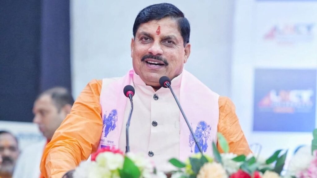 गाय के गोबर से जिसे बदबू आती है, उसे देश में रहने का अधिकार नहीं