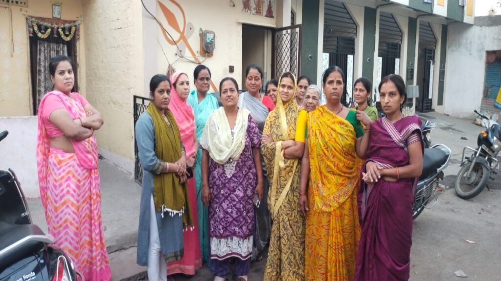 सांई बाबा नगर सेक्टर ‘ए’ में पानी का टैंकर आठ दिन में एक बार आ रहा