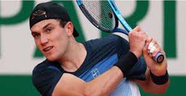 जैक ड्रेपर मोंटे कार्लो के तीसरे दौर में