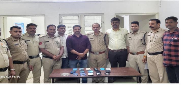 16 चोरी के मोबाइल पकड़े,कटनी से आते और भोपाल में करते वारदात