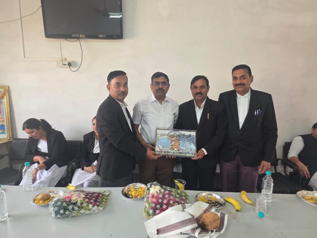 एडीजे पंकज चतुर्वेदी को वकीलों ने दी बिदाई