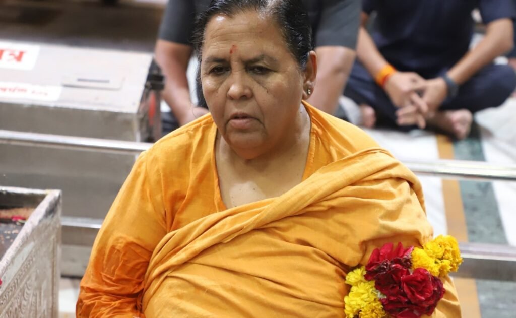 पूर्व मुख्यमंत्री उमा भारती ने किए श्री महाकालेश्वर भगवान के दर्शन