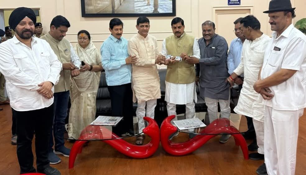 सी एम को डिजिटल बजट भेंट