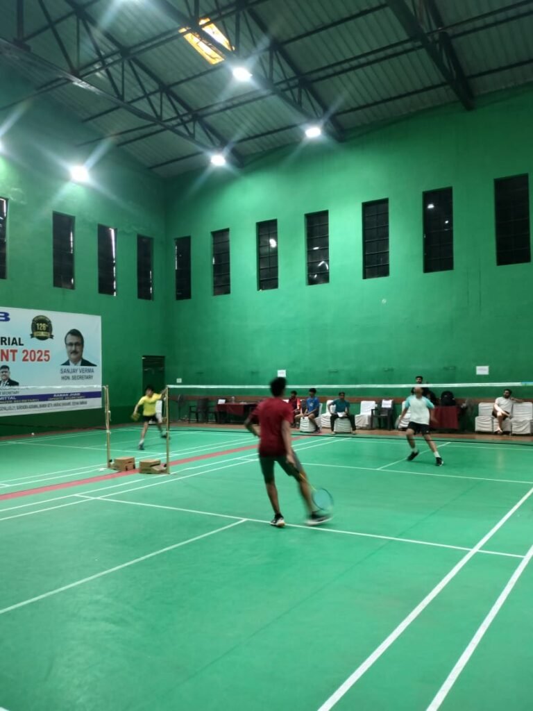 मंगल स्मृति बैडमिंटन टूर्नामेंट में रोमांचक मुकाबले