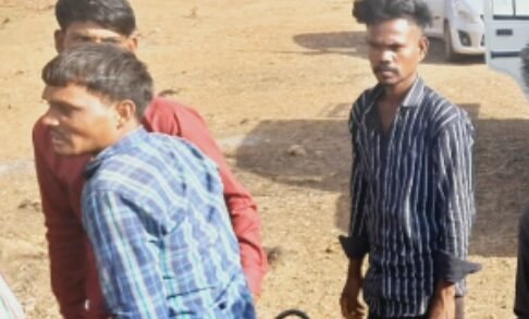 दर्शनार्थियों से भरी ट्रैक्टर-ट्रॉली पलटी, तीन की मौत, सात घायल