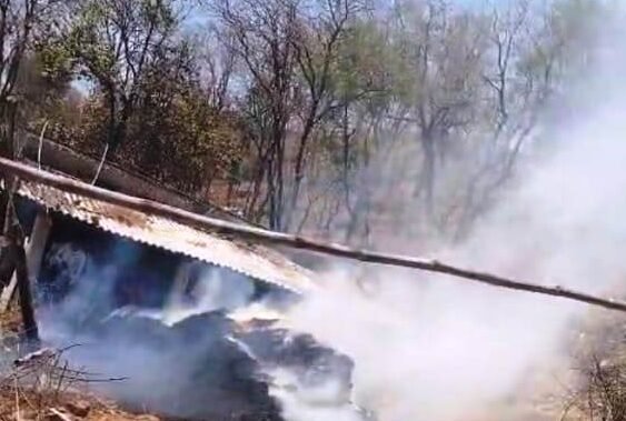 खलिहान में रखी फसल में भड़की आग,फसल जलकर खाक