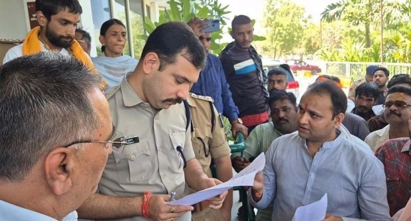 केदारेश्वर महादेव की जलधारी उखाडऩे वाले को गिरफ्तार करो 