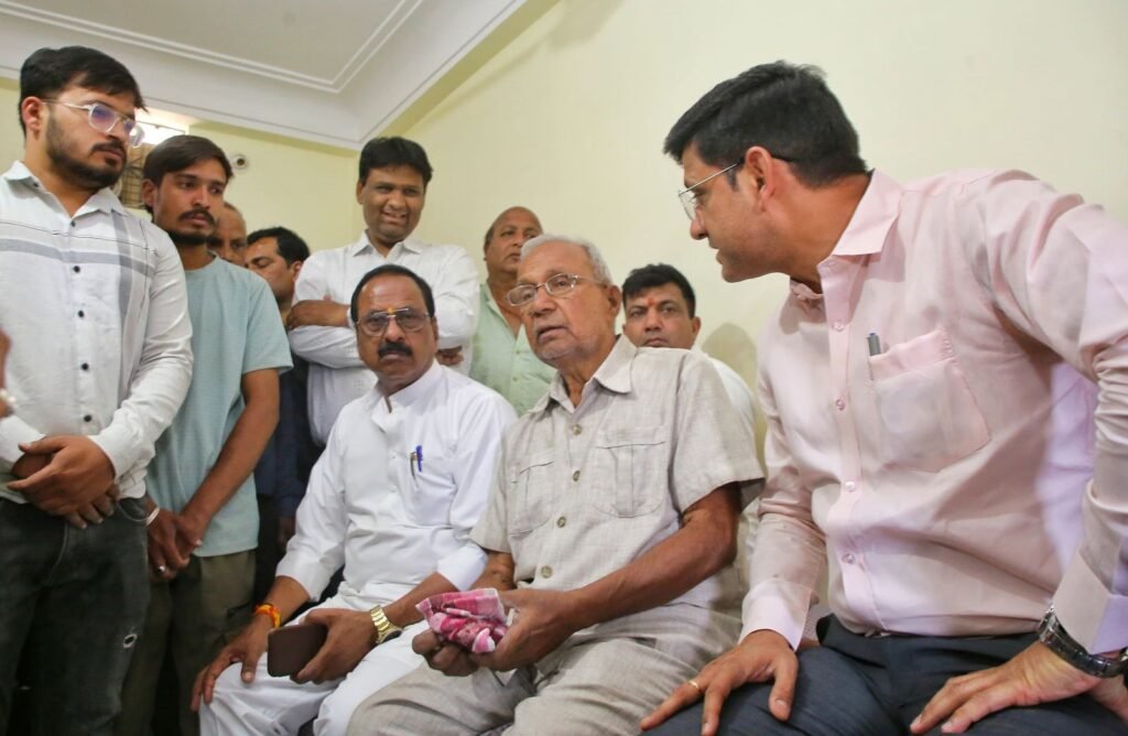 महापौर भार्गव ने दिखाई संवेदनशीलता, मिश्रा का सील मकान खुलवाया