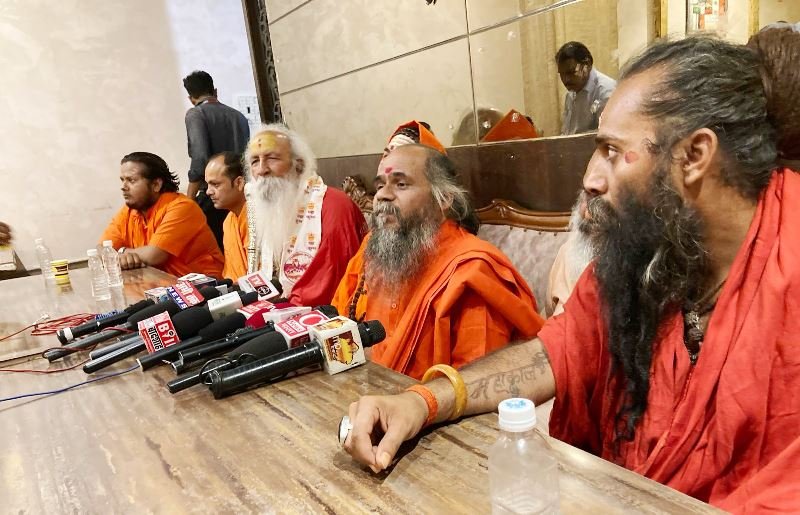 धमकी के बाद प्रशासन ने मिर्ची बाबा को महायज्ञ की दी अनुमति, मेला ग्राउंड में लाखों लोगों के उमड़ने का दावा