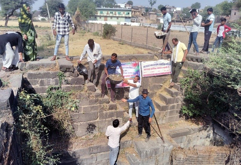 सुंदरसी की 200 वर्ष पुरानी बावड़ी पर श्रमदान