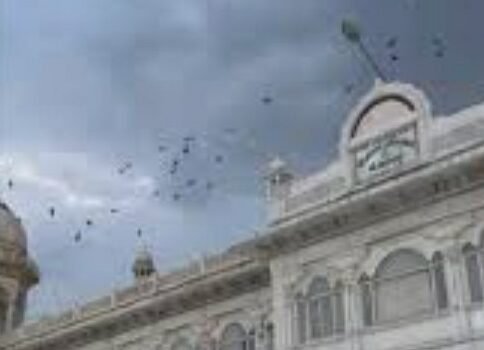 मोदी के पहुंचने से पहले आनंदपुर धाम के अंदर लगी आग, मचा हड़कंप