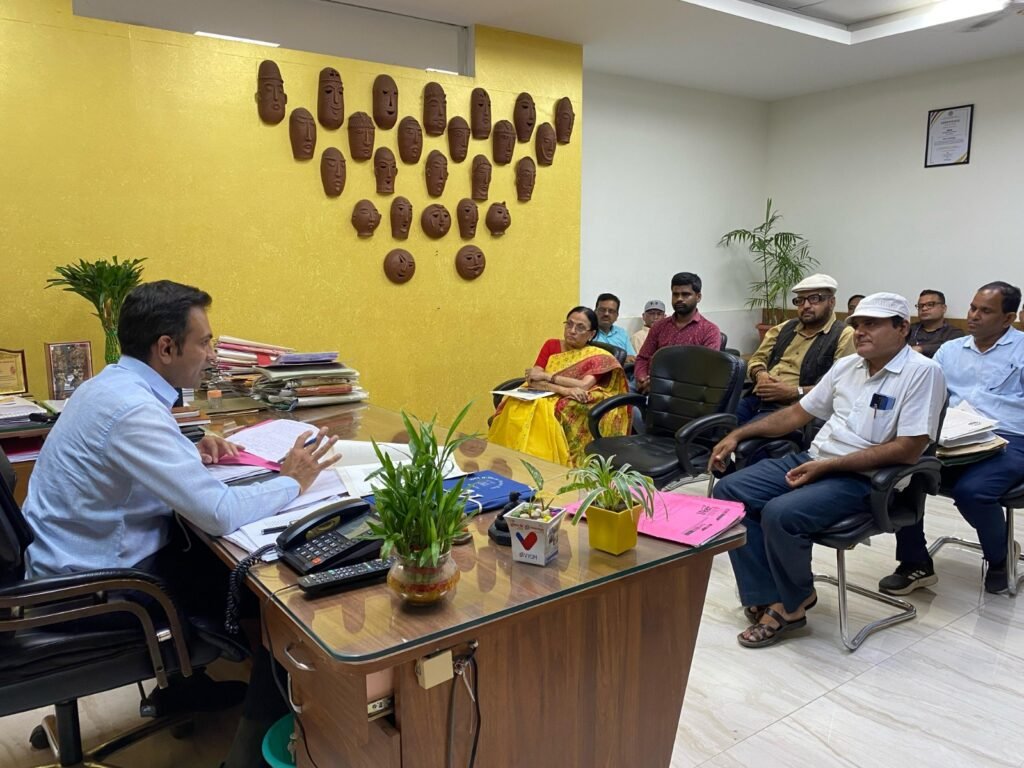 गर्मी में पानी को लेकर नर्सिंग होम लगाए वाटर कूलर