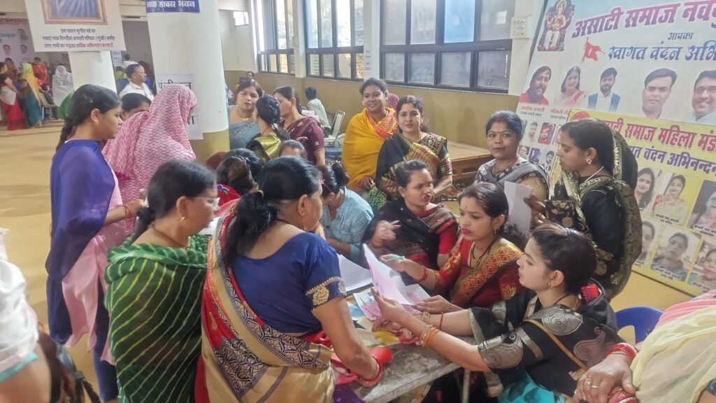 असाटी समाज के नेत्र शिविर में साढ़े चार सौ से ज्यादा को चश्मे वितरित