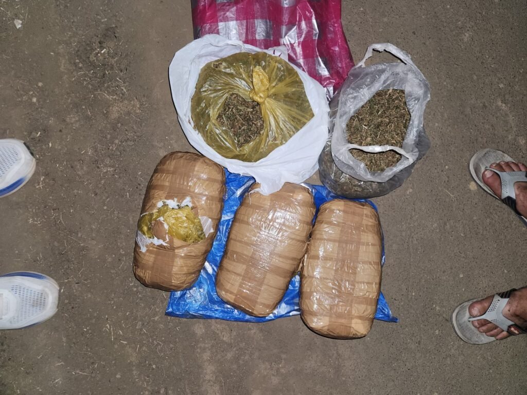 3 आरोपियों से 95 हजार का गांजा, कार जप्त