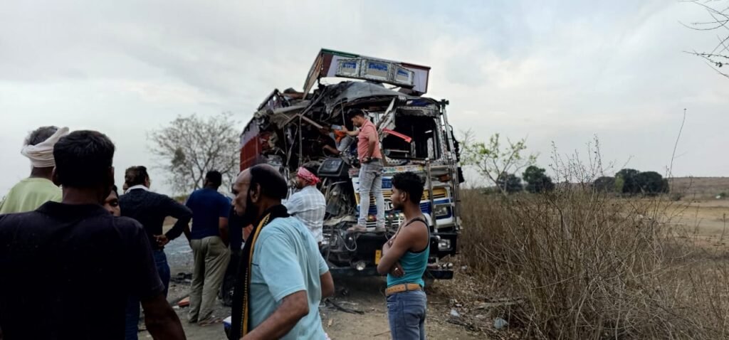 बस ट्रक की भिडंत, ट्रक चालक की मौत, कई घायल