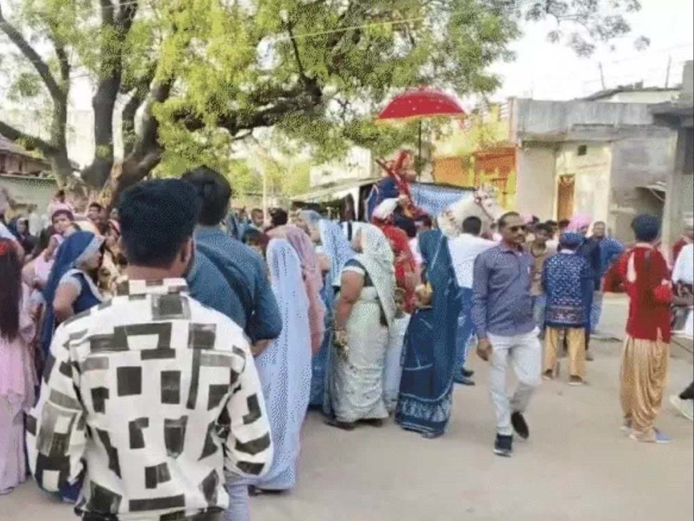 मंदिर में दलित बारात के प्रवेश पर रोक: विरोध के बाद पुलिस की मध्यस्थता से हुआ समाधान