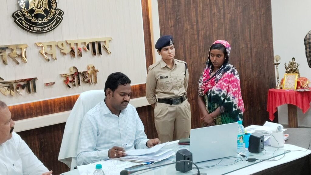 सीधी पुलिस की जनसुनवाई में आई 120 शिकायतें