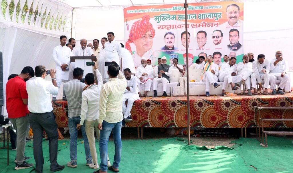 सद्भावना सम्मेलन में दिग्विजय की जुबान फिसली, कहा दंगा-फसाद होने में हमने पूरी कोशिश की