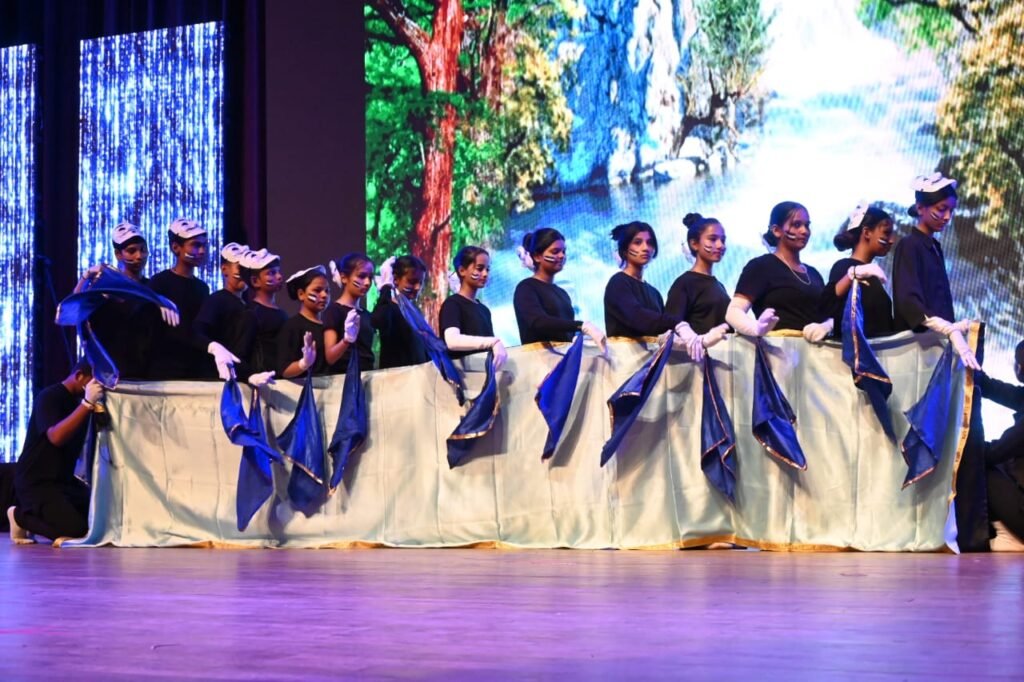 केंद्रीय विद्यालय 1 के वार्षिकोत्सव में लोकनृत्य ने दर्शकों का मन मोहा