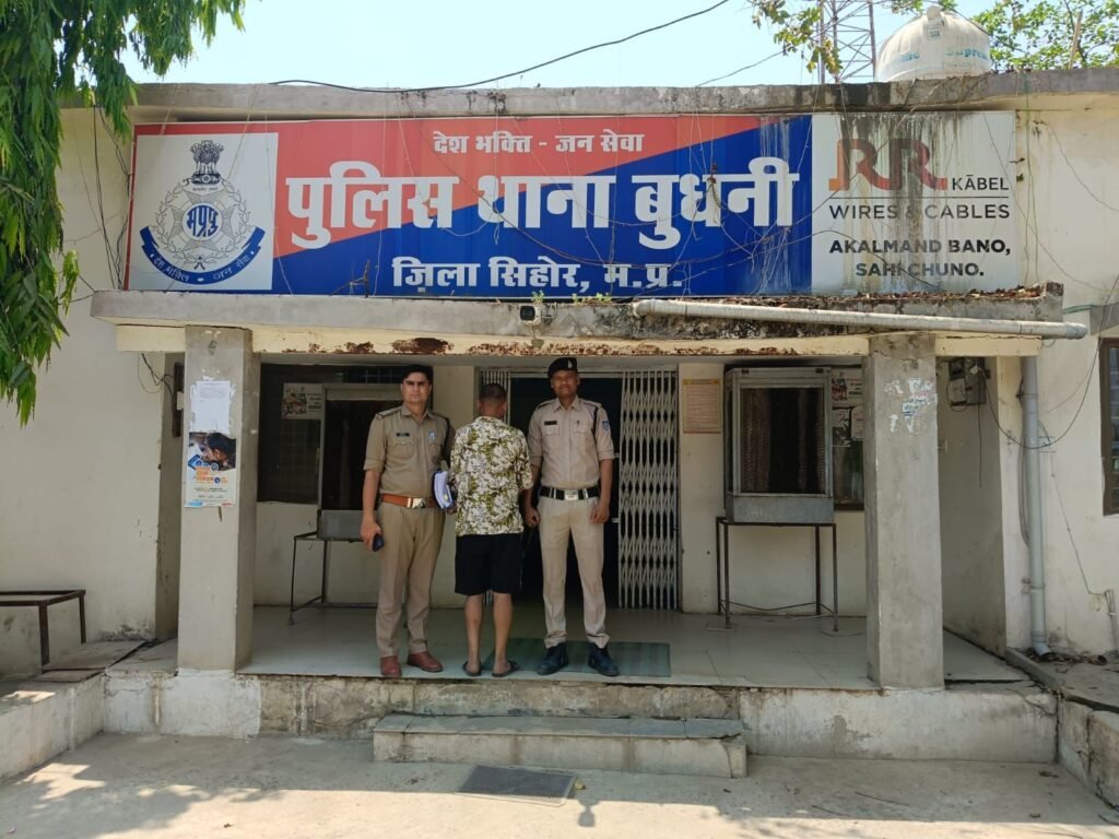 पांच माह से फरार लूट का आरोपी पुलिस के हत्थे चढ़ा 