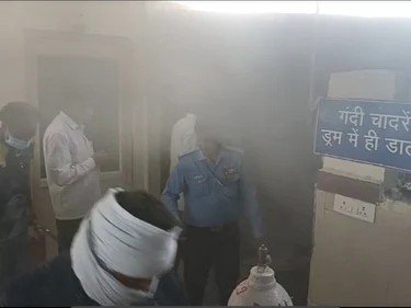 मुरैना जिला अस्पताल में भीषण आग; अफरा-तफरी में मरीज की मौत