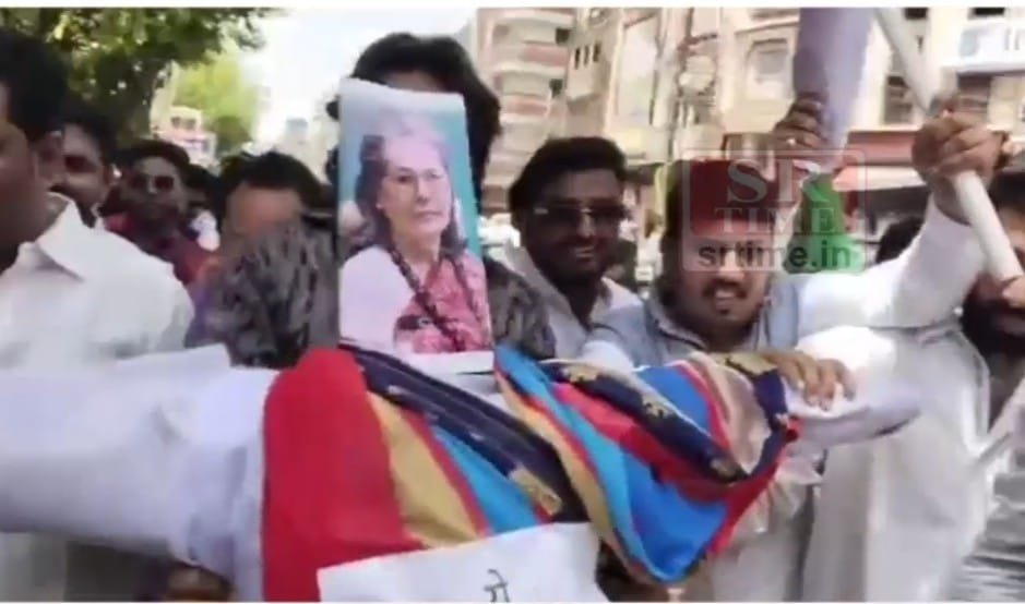 युवा मोर्चा ने पुतला फूंका 