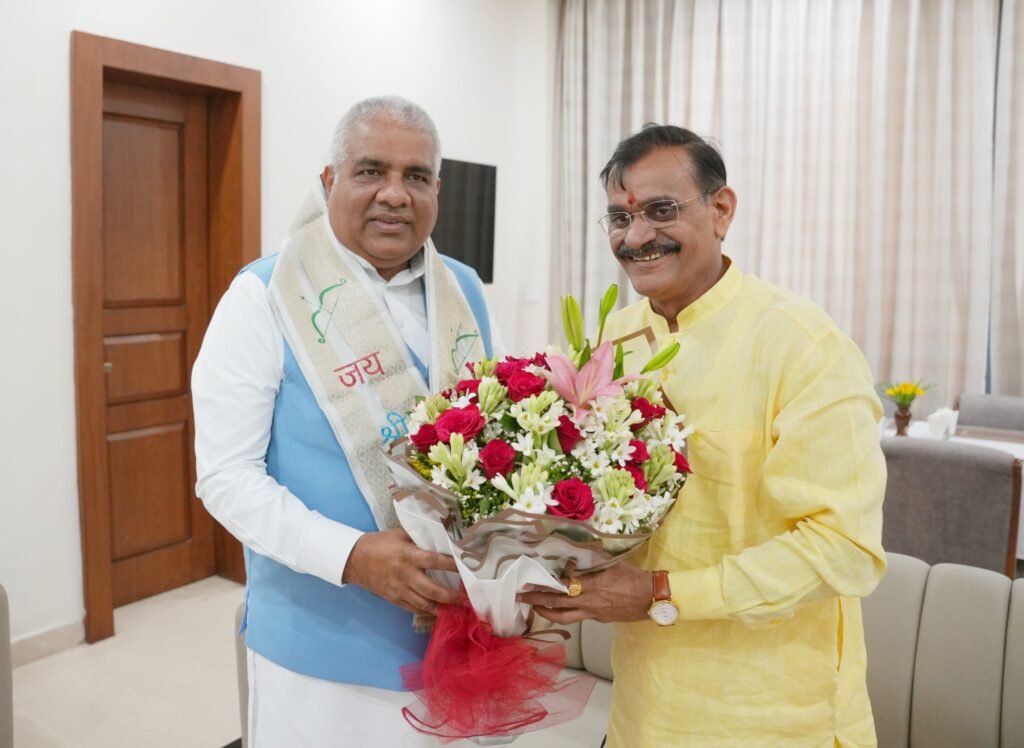 केंद्रीय मंत्री यादव से सीएम आवास पहुंच कर वीडी शर्मा ने की मुलाकात