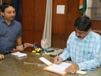 ​सीएम हेल्पलाइन में लापरवाही पर 10 अधिकारी सस्पेंड