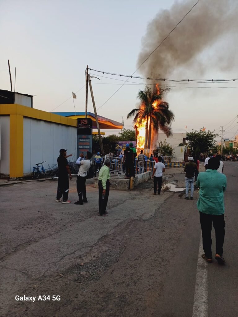 अयोध्या इलाके के श्रवण कांता पेट्रोल पंप पर आग