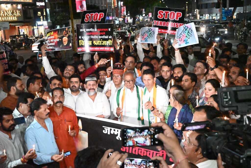 पहलगाम आतंकी हमले पर आक्रोश, प्रदर्शन में शरीक हुए दिग्विजय