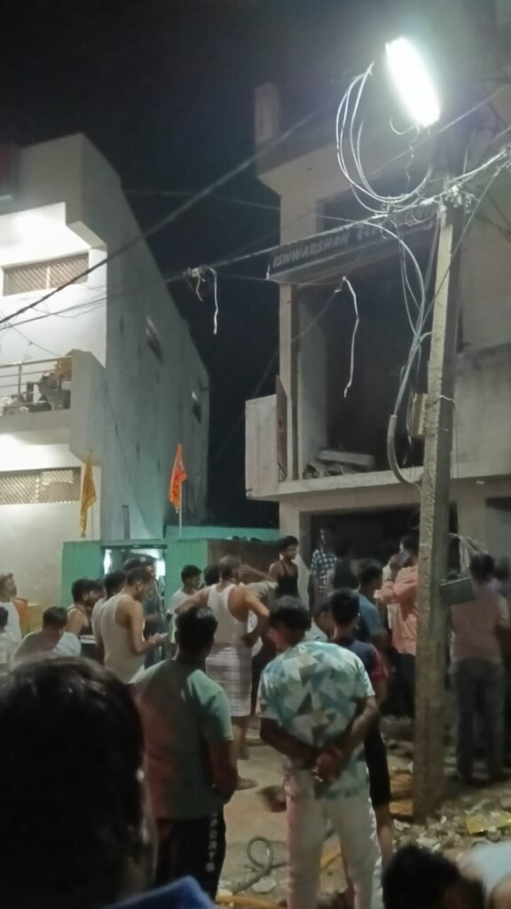 इलेक्ट्रॉनिक गोदाम में आग,लाखों का नुकसान