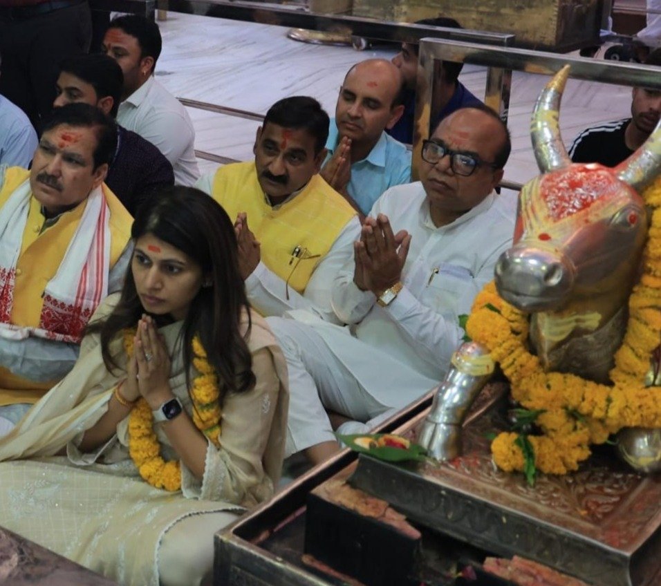 महाकाल के दरबार में पहुंची केंद्रीय खेल राज्य मंत्री रक्षा निखिल