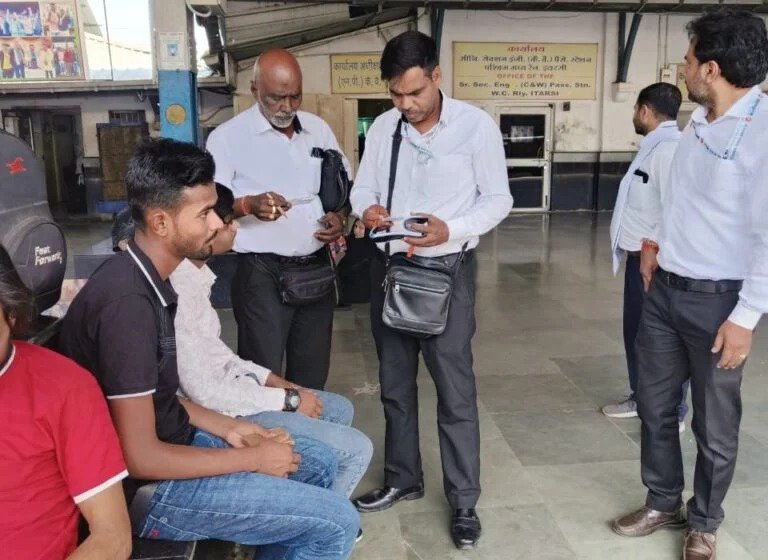 इटारसी: 104 यात्री बिना टिकट यात्रा करते पाए गए 