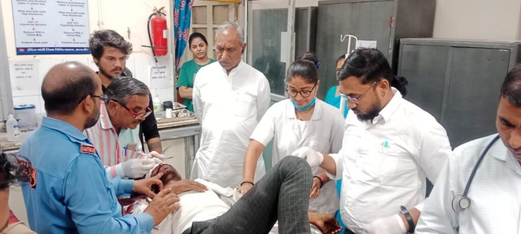 सांसद गुर्जर ने पेश की मानवता की मिसाल, दुर्घटनाग्रस्त की बचाई जान