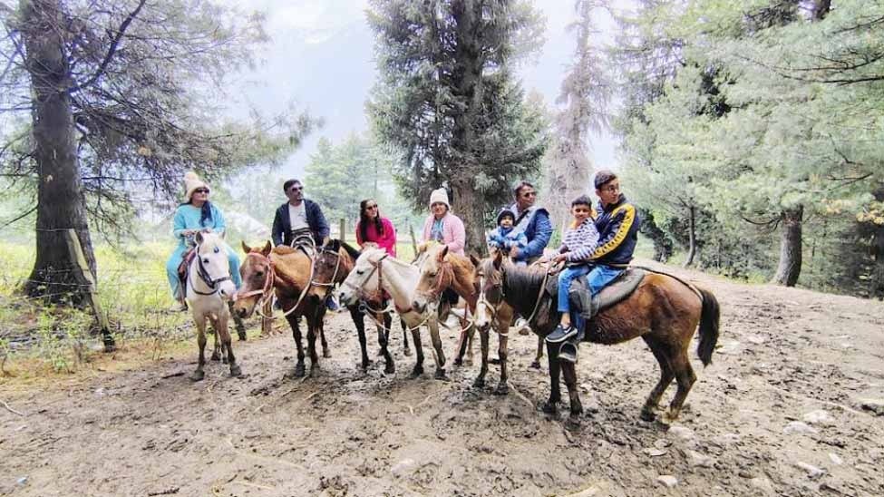 झाबुआ का जैन परिवार पहलगाम हमले के 24 घंटे पहले लौट आया 