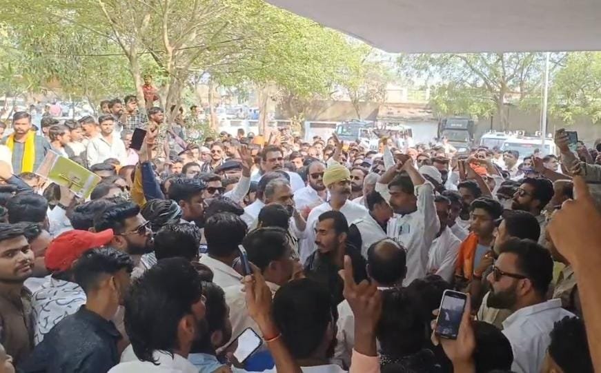 कमल हत्याकांड में करणी सेना के प्रदर्शन के बाद SP ने बनाई SIT 