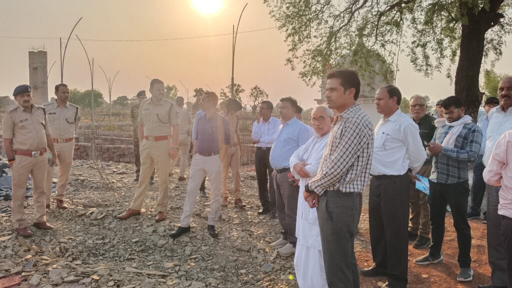 कलेक्टर-एसपी ने बांदकपुर में सीएम के दौरे के संबंध में व्यवस्थाओं का जायजा लिया