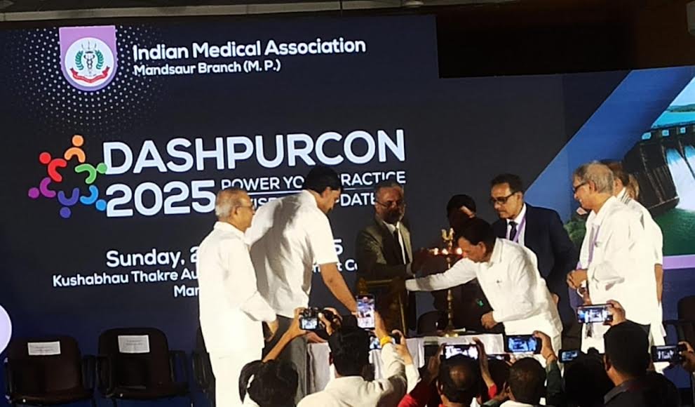 30 वरिष्ठ डॉक्टर लाइफटाइम अचीवमेंट अवार्ड से सम्मानित