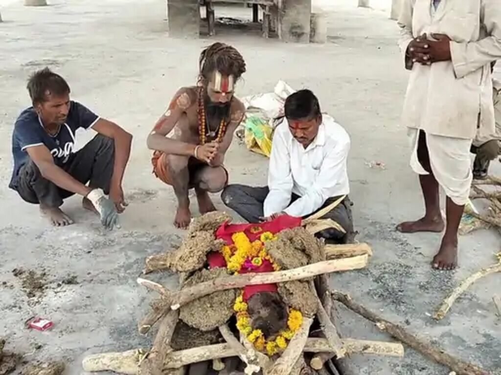 बंदर का हिंदू रीति-रिवाज से किया अंतिम संस्कार