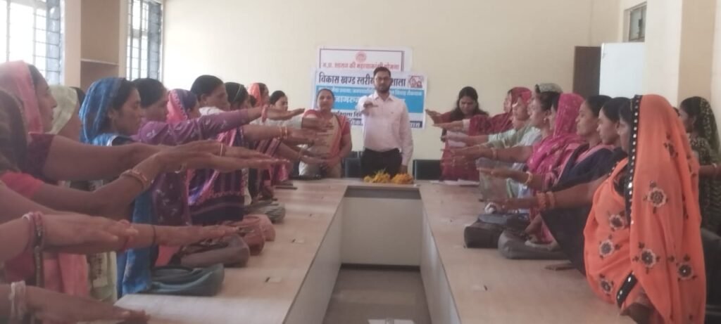 आंगनवाड़ी और आशा कार्यकर्ताओं को बाल विवाह रोकने की दिलाई शपथ