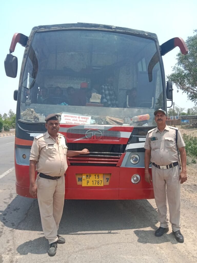 13 यात्री बसो का चालान