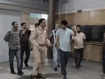 डबरा में बोरियों के नीचे दबे सात मजदूर, एक की मौत