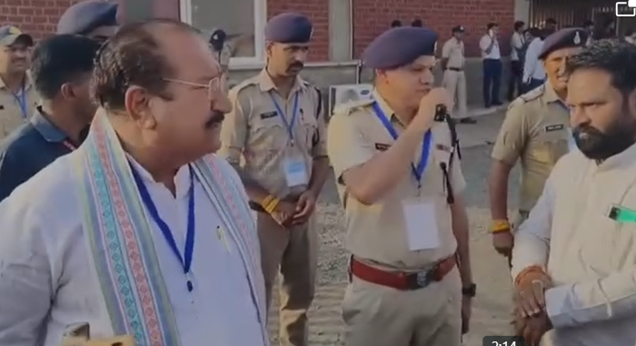 भाजपा नेताओं को नीमच हेलीपैड पर जाने से रोका