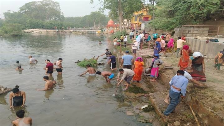 जल गंगा संवर्धन अभियान के तहत किया श्रमदान