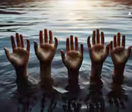 नहाने के दौरान तालाब में डूबने से तीन बच्चों की मौत