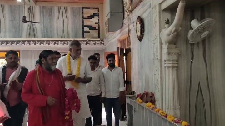 दतिया पहुंचे मंत्री प्रहलाद पटेल ने मां पीतांबरा के किए दर्शन